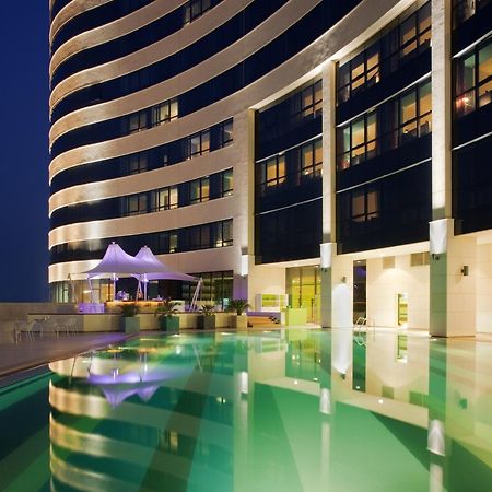 Symphony Style Hotel Kuwait Salmiya Exteriör bild The swimming pool at the hotel