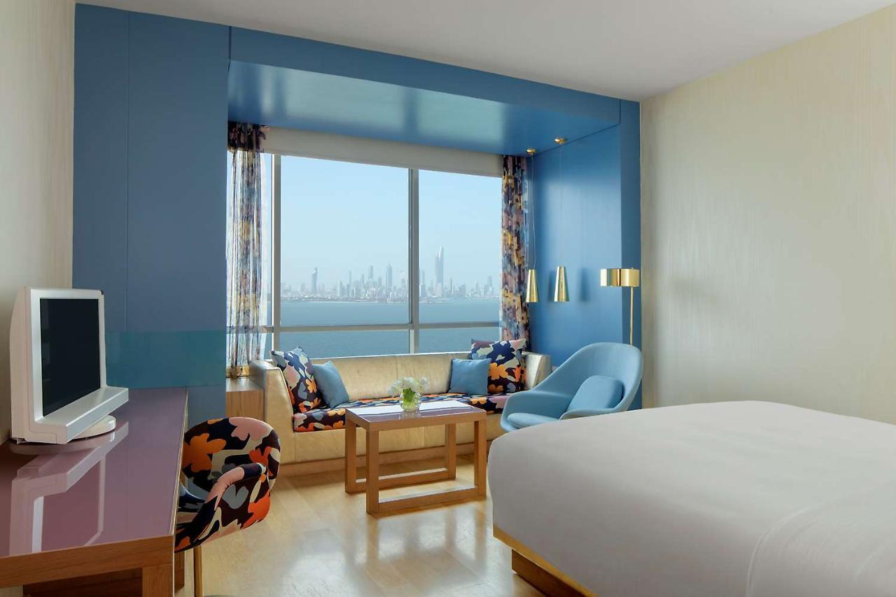Symphony Style Hotel Kuwait Salmiya Exteriör bild A room at the hotel