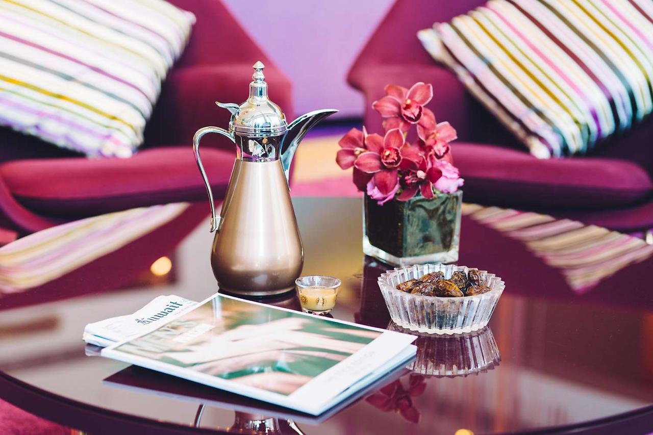 Symphony Style Hotel Kuwait Salmiya Exteriör bild Arabic coffee pot