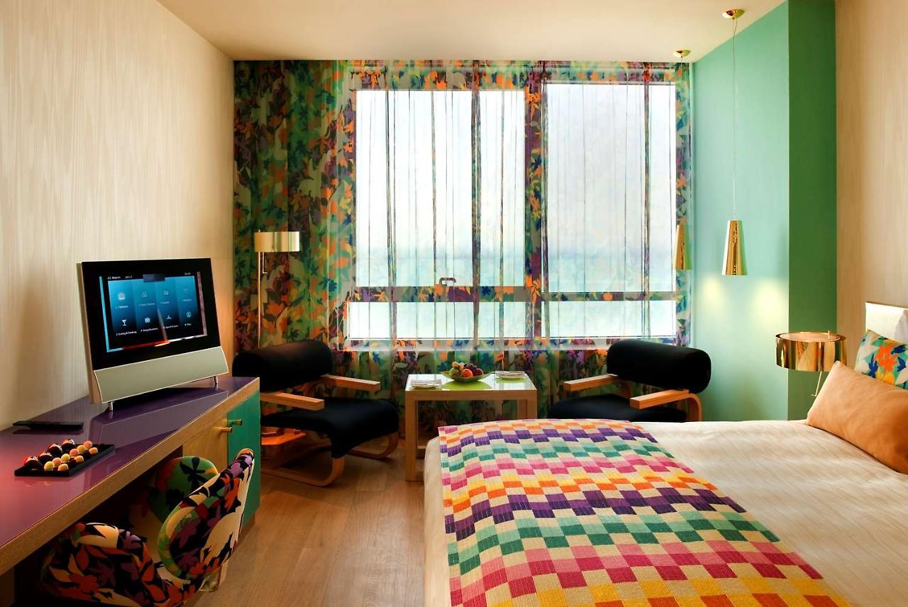 Symphony Style Hotel Kuwait Salmiya Exteriör bild A room at the hotel