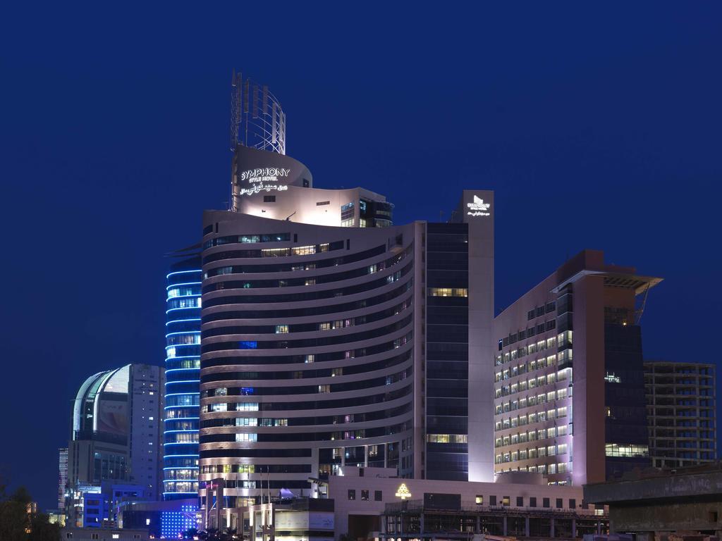 Symphony Style Hotel Kuwait Salmiya Exteriör bild The hotel at night