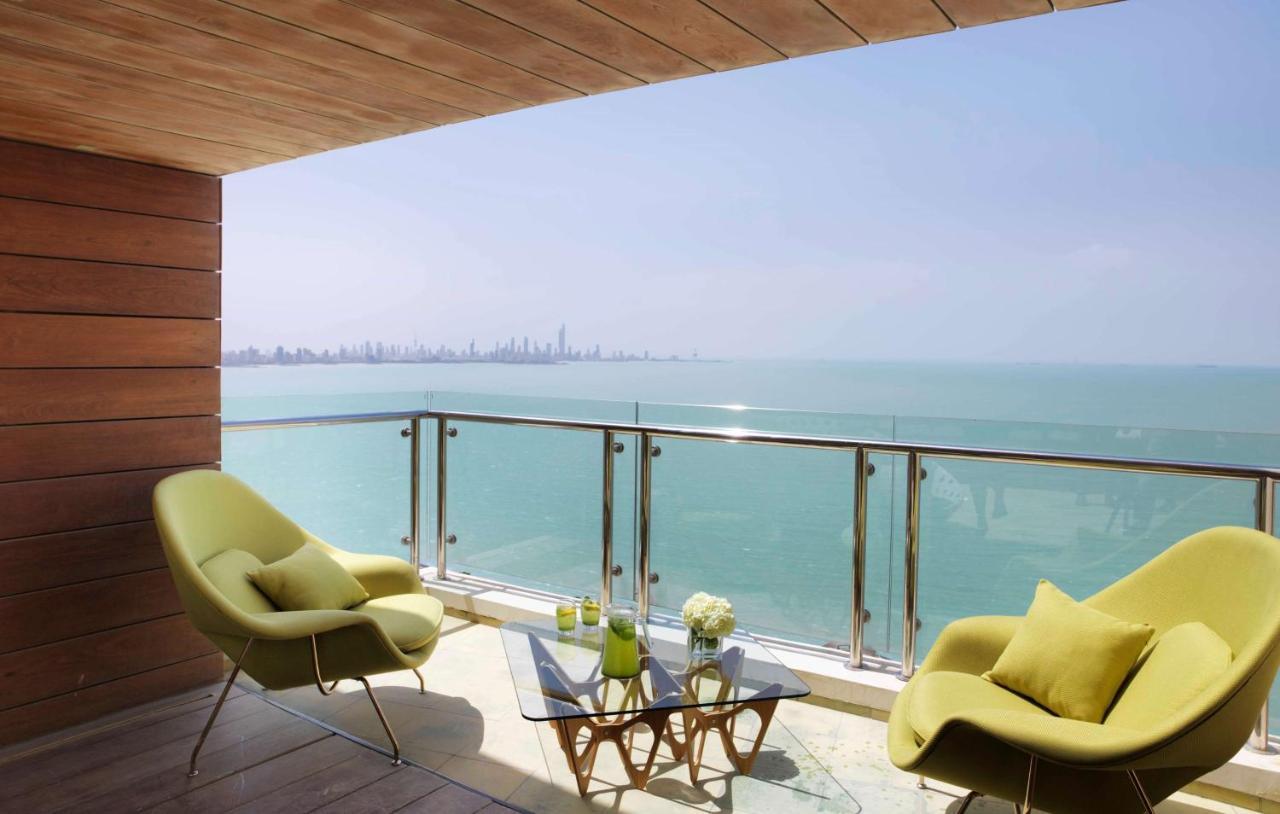 Symphony Style Hotel Kuwait Salmiya Exteriör bild A balcony at Jumeirah Beach Hotel