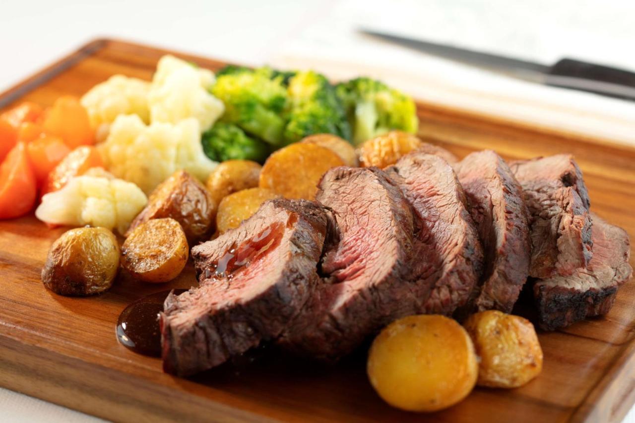 Symphony Style Hotel Kuwait Salmiya Exteriör bild A roast