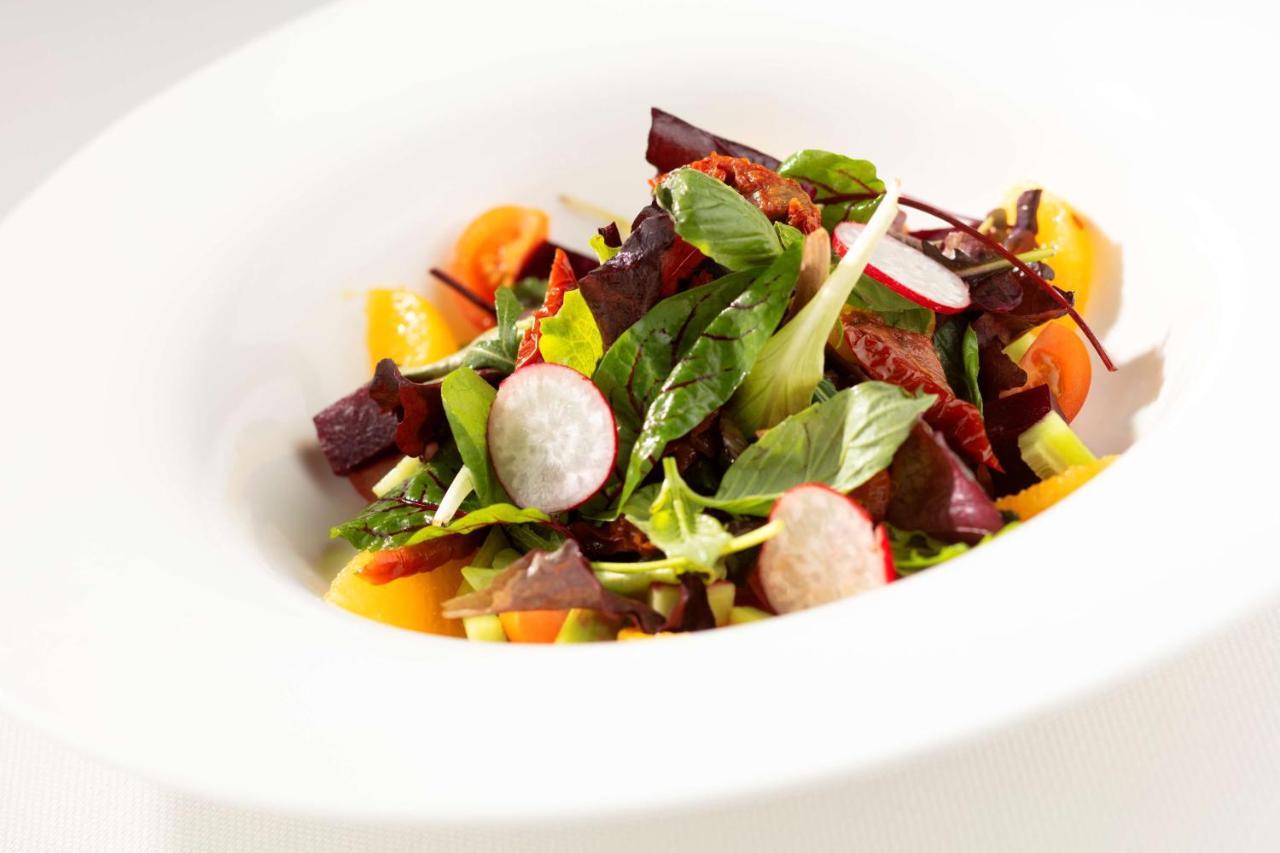 Symphony Style Hotel Kuwait Salmiya Exteriör bild A salad of mixed greens